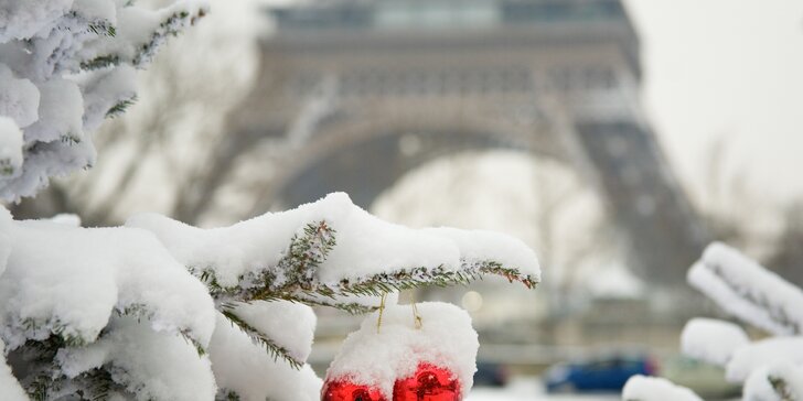 Romantický Silvestr v Paříži s noclehem v hotelu, snídaní a lahví sektu do páru