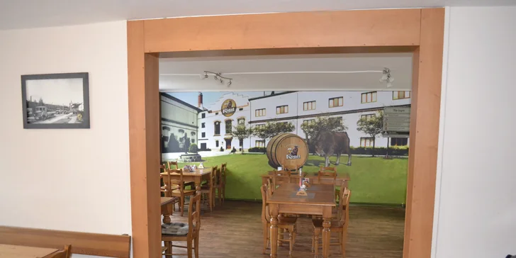 Obří masová hostina pro partu přátel v Meteoru: krkovice, žebra i křidýlka
