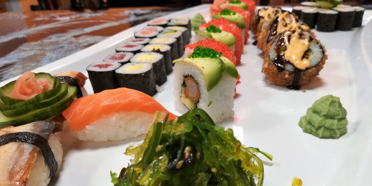 Sushi v té nejlepší formě: ukázkový set 42 lahodných kousků exotické pochoutky