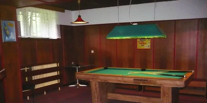 Dospěláci se mohou v hotelu zabavit u kulečníkového nebo pingpongového stolu nebo na venkovním hřišti či tenisových kurtech.