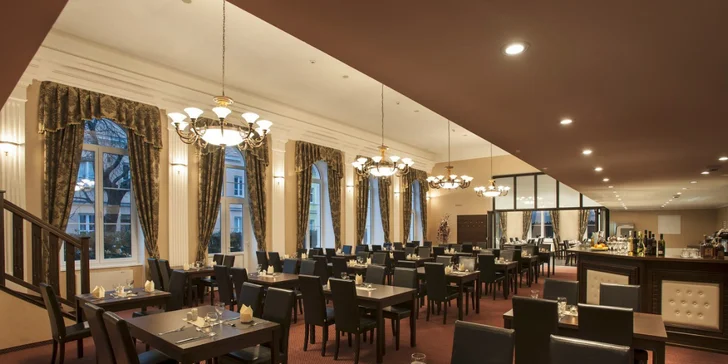 Po víření můžete zahnat hlad v restauraci. 