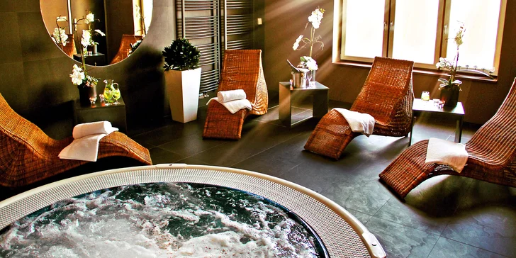 1–2 noci ve 4* zámeckém hotelu Větruše se snídaní a hodinou ve vířivce