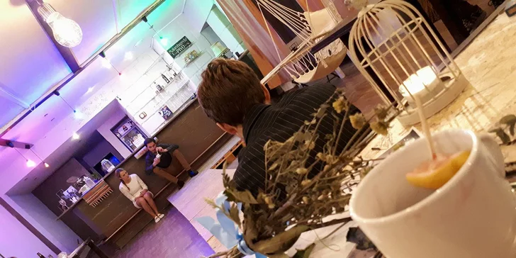 Divadelní představení či koncert a vášnivá káva nebo svařák u Mandala