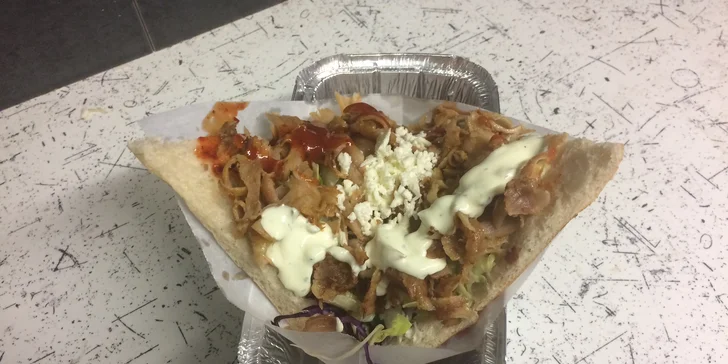 Rychlá sváča na Smíchově: Mega Döner s kuřecím masem a sýrem