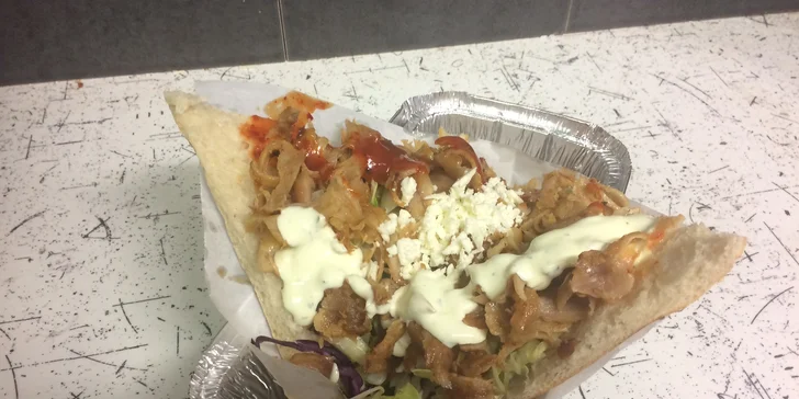 Rychlá sváča na Smíchově: Mega Döner s kuřecím masem a sýrem