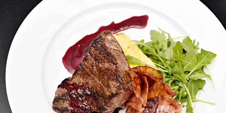Menu pro 2: rump steak na víně s gratinovaným bramborem a čok. brownies