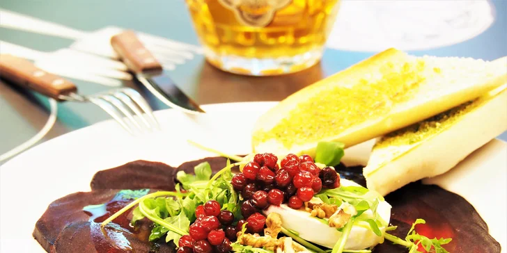 Menu pro dva: carpaccio z marinované řepy, rumpsteak i crème brûlée