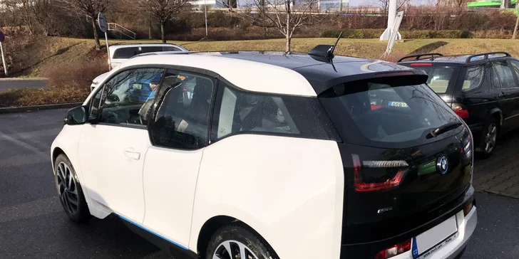 Auto dostanete plně nabité.