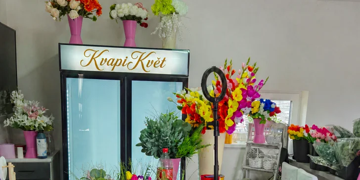 Chcete se naučit vázat květiny? Vyrazte na floristický kurz. 