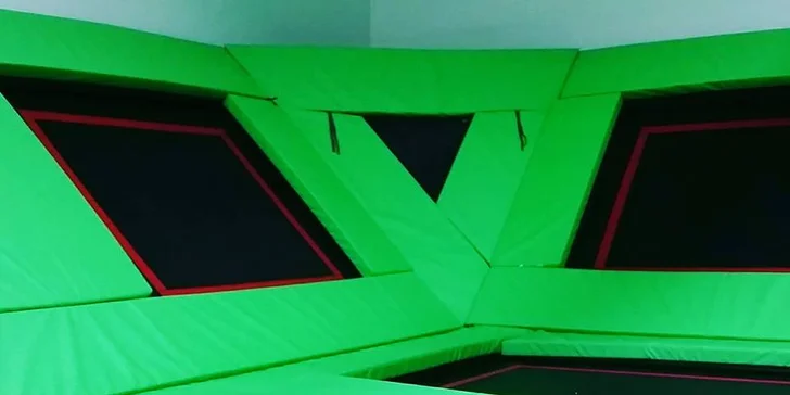 Protáhněte si tělo, zaskákejte si a zaskotačte v trampolínové aréně