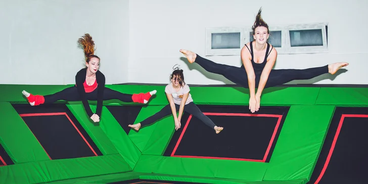 Protáhněte si tělo, zaskákejte si a zaskotačte v trampolínové aréně