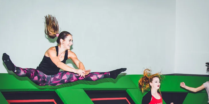 Protáhněte si tělo, zaskákejte si a zaskotačte v trampolínové aréně