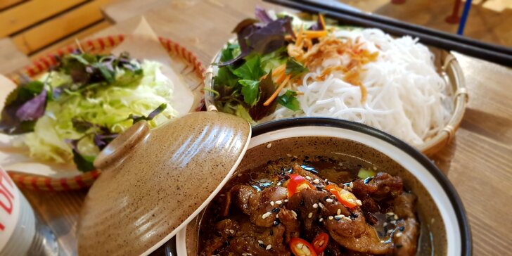 Vietnamská kuchyně autenticky a z čerstvých surovin: maso Bún chả a závitky