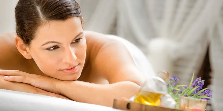 Spa levandulová masáž zad a šíje včetně peelingu a prohřátí lávovými kameny