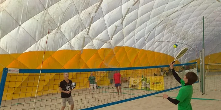 Aktivně strávená neděle: Výuka beach tenisu s trenérem