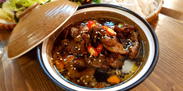 Vietnamská kuchyně autenticky a z čerstvých surovin: maso Bún chả a závitky