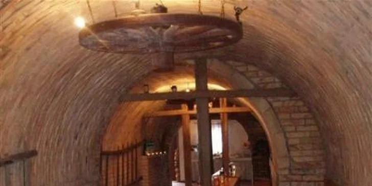 Vinařský pobyt v Bořeticích: degustace, hostina a neomezená konzumace vína