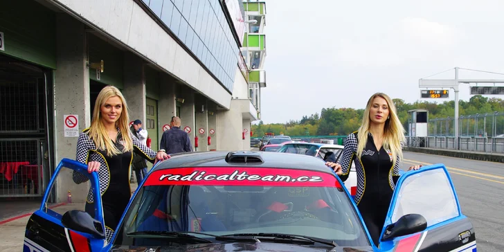 Jako střela: Řízení závodního speciálu BMW na závodním autodromu v Mostě