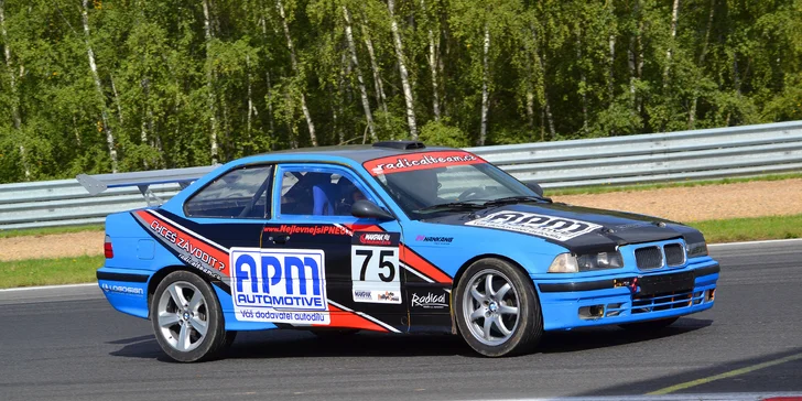 Jako střela: Řízení závodního speciálu BMW na závodním autodromu v Mostě