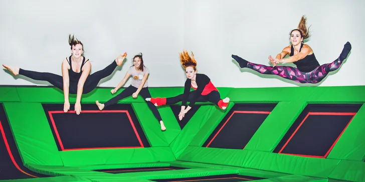 Protáhněte si tělo, zaskákejte si a zaskotačte v trampolínové aréně