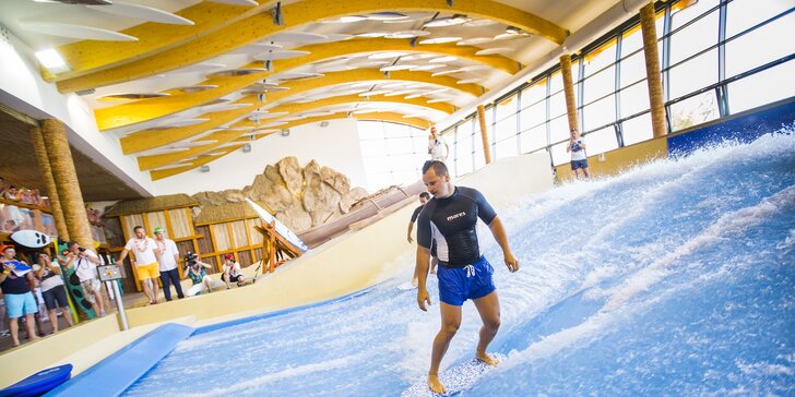 Chyťte správnou vlnu: surfování v aquaparku Tatralandia pro 2 osoby
