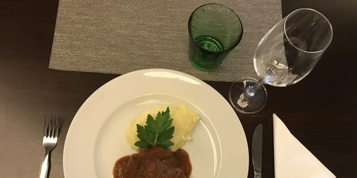 Degustační menu v Kalikovském mlýně: hovězí líčka na víně a štrúdl pro dva