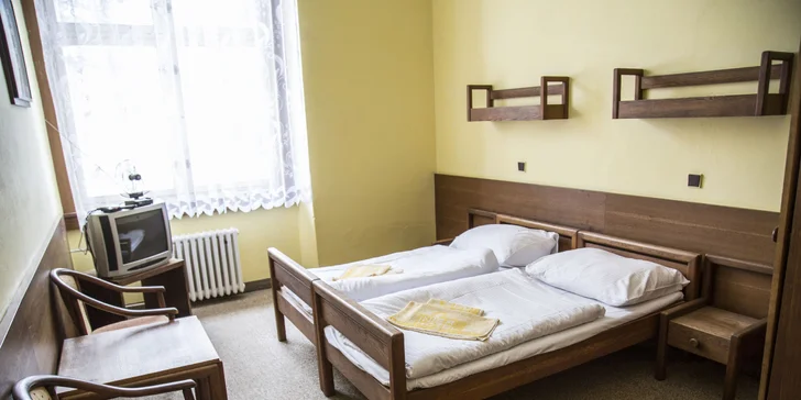Dovolená ve stylu první republiky: pobyt na Kramářově zámku s polopenzí a saunou