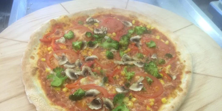 Křupavé pizzy rovnou k vám domů: rozvoz italské lahůdky až do 5 km od Přerova