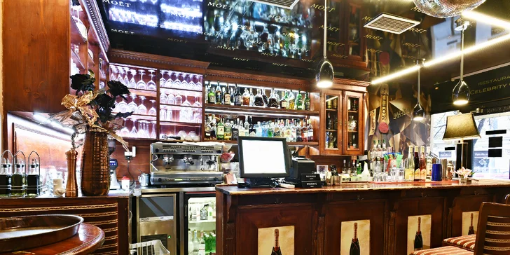 Posezení na Vinohradech: tapas a Aperol Spritz nebo limonáda pro 1 i 2 osoby