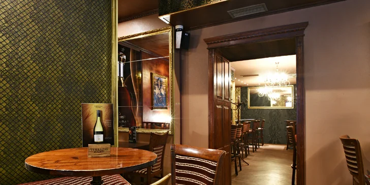 Posezení na Vinohradech: tapas a Aperol Spritz nebo limonáda pro 1 i 2 osoby
