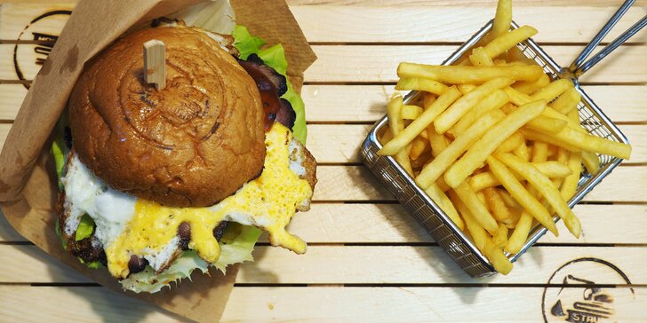 Burgerová mánie v centru Brna: burger podle výběru z 12 druhů a hranolky