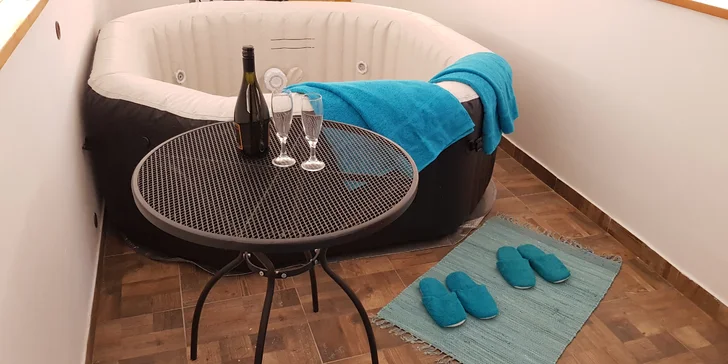 Pohodový pobyt pár kroků od Lipna pro dva: polopenze, vířivka a sekt