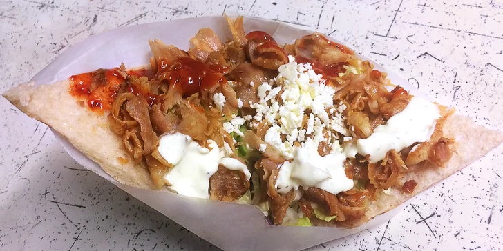 Rychlá sváča na Smíchově: Mega Döner s kuřecím masem a sýrem