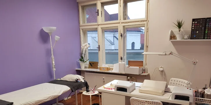 Profesionální úprava obočí, prodloužení nebo doplnění řas