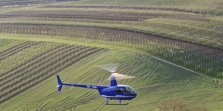 Mrkněte se na svět z výšky: vyhlídkový let v okolí Brna americkým vrtulníkem Robinson 44