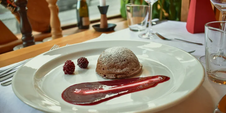 Všechny chutě Španělska: tapas, sýry, hovězí steak či kachní prso a dezert pro 2