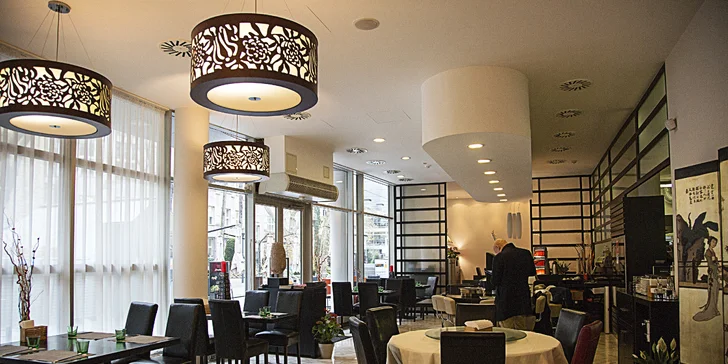 Ochutnejte Japonsko: Luxusní degustační sushi menu ve Slovanském domě