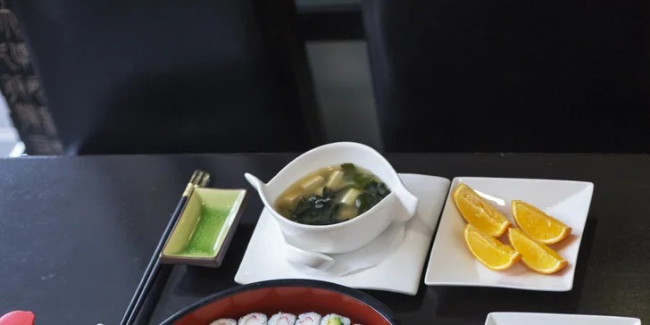 Ochutnejte Japonsko: Luxusní degustační sushi menu ve Slovanském domě