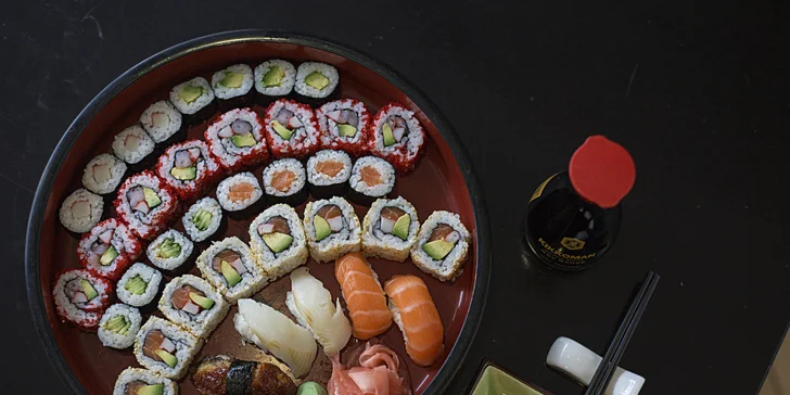 Ochutnejte sečuánskou kuchyni: degustační sushi menu ve Slovanském domě