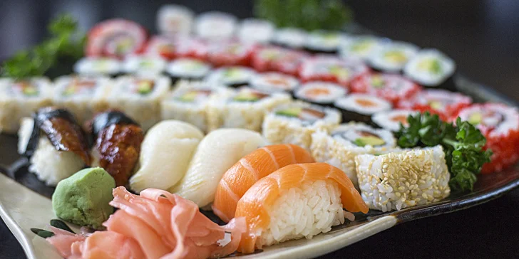 Ochutnejte sečuánskou kuchyni: degustační sushi menu ve Slovanském domě