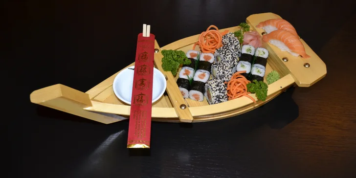 Asie ve Vršovicích: 4 sushi sety s polévkami miso, závitky nebo saláty wakame