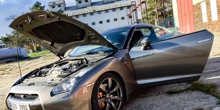 30 min. jízdy bez instruktora v supersportu Ford Focus RS nebo Nissan GT-R