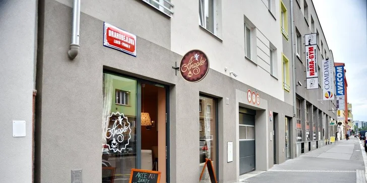 Zastavte se u andělů na teplý nápoj dle výběru a čerstvý domácí zákusek