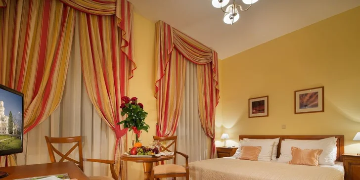 Luxusní romantický pobyt v Hluboké pro dva: Snídaně, skvělé menu i wellness