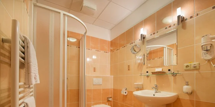 Romantický pobyt pro dva hned pod zámkem Hluboká: snídaně, skvělé menu i wellness