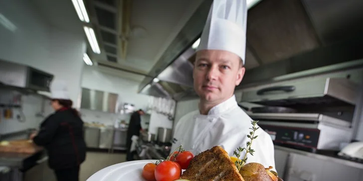 Romantický pobyt pro dva hned pod zámkem Hluboká: snídaně, skvělé menu i wellness