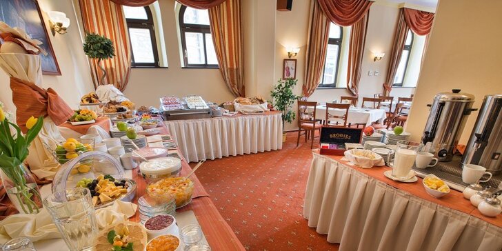 Luxusní romantický pobyt v Hluboké pro dva: Snídaně, skvělé menu i wellness