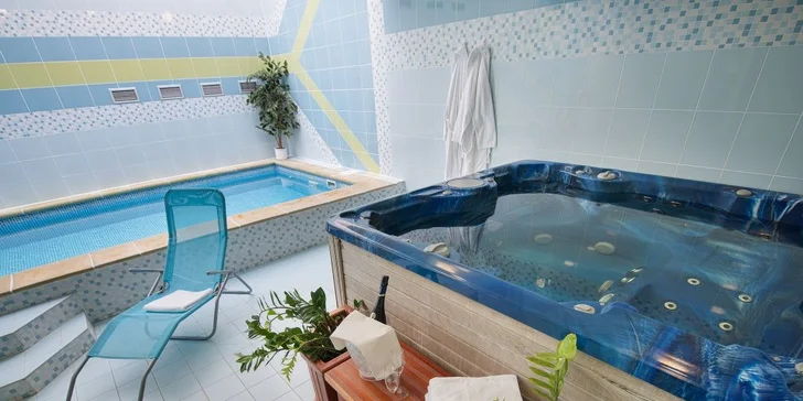 Luxusní romantický pobyt v Hluboké pro dva: Snídaně, skvělé menu i wellness
