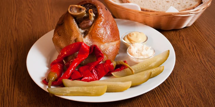 Šmákněte si u Čochtana: 1kg pečené vepřové koleno s oblohou
