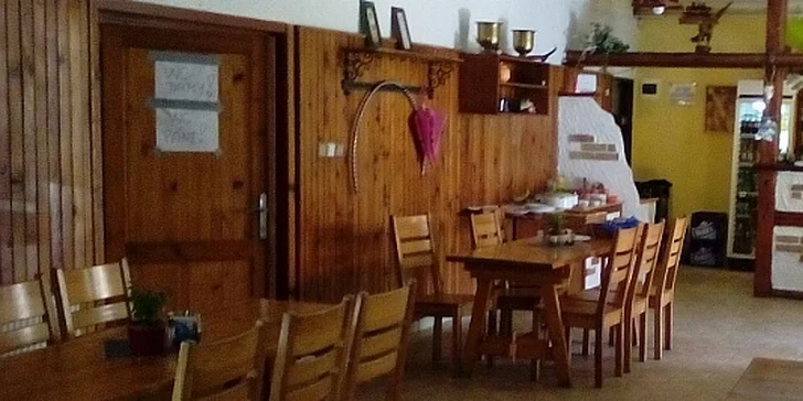 Objevte zimní a jarní kouzlo Šumavy: pobyt s polopenzí a lahví vína na pokoji